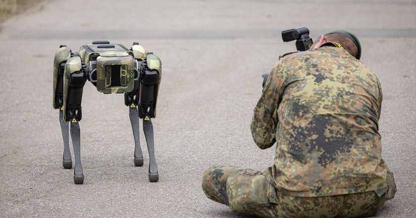 “Robot savaş köpeği” Rusya işgali altındaki Ukrayna konusunda İngiltere'yi destekliyor