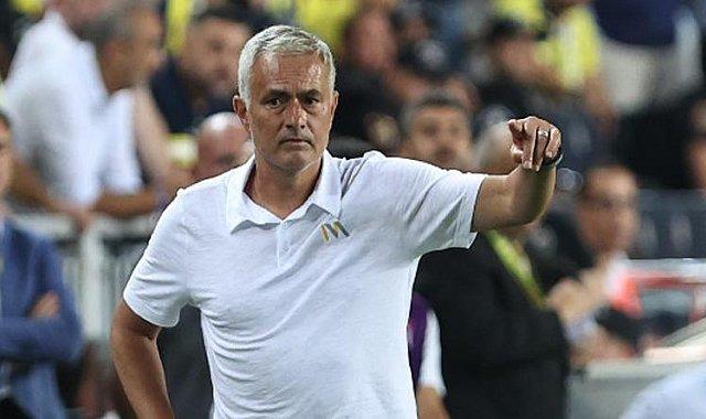 fenerbahçe-de-mourinho-penaltıya-tepki-ve-yorum-avrupa-ligi-şansımız-var-4346