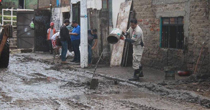 Meksika’da şiddetli yağışların neden olduğu toprak kayması nedeniyle 6 kişi hayatını kaybetti.