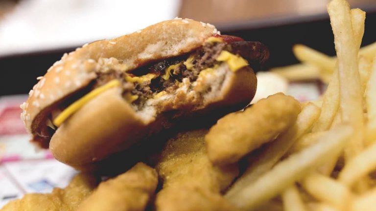 Yüksek yağlı gıdalar kaygı ve depresyona neden olur