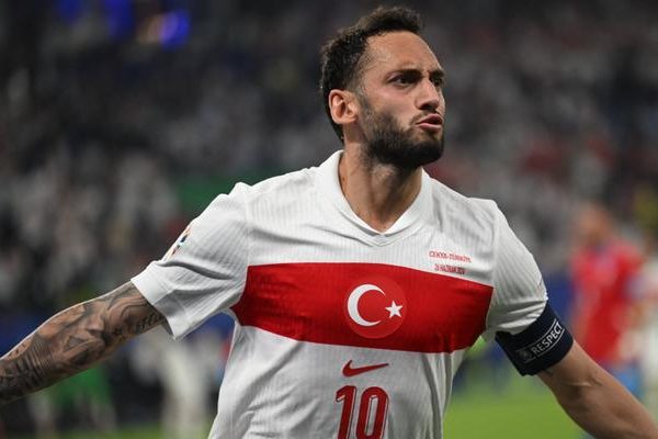 Hakan Çalhanoğlu, bir milli takımın en iyi belirteçleri listesinde 4. sıraya çıktı