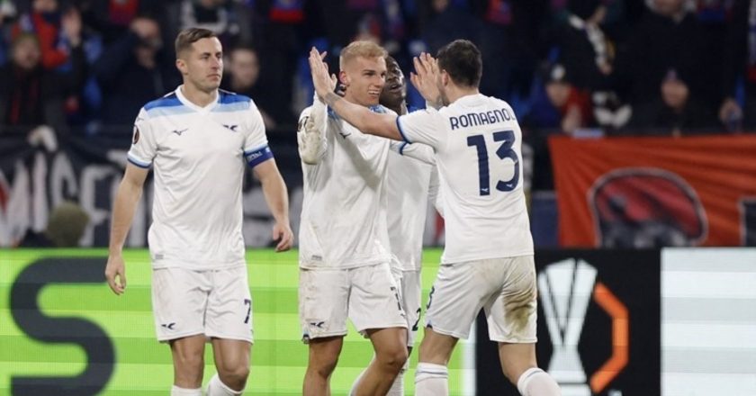 Lazio dokuz kişiyle kazandı!
