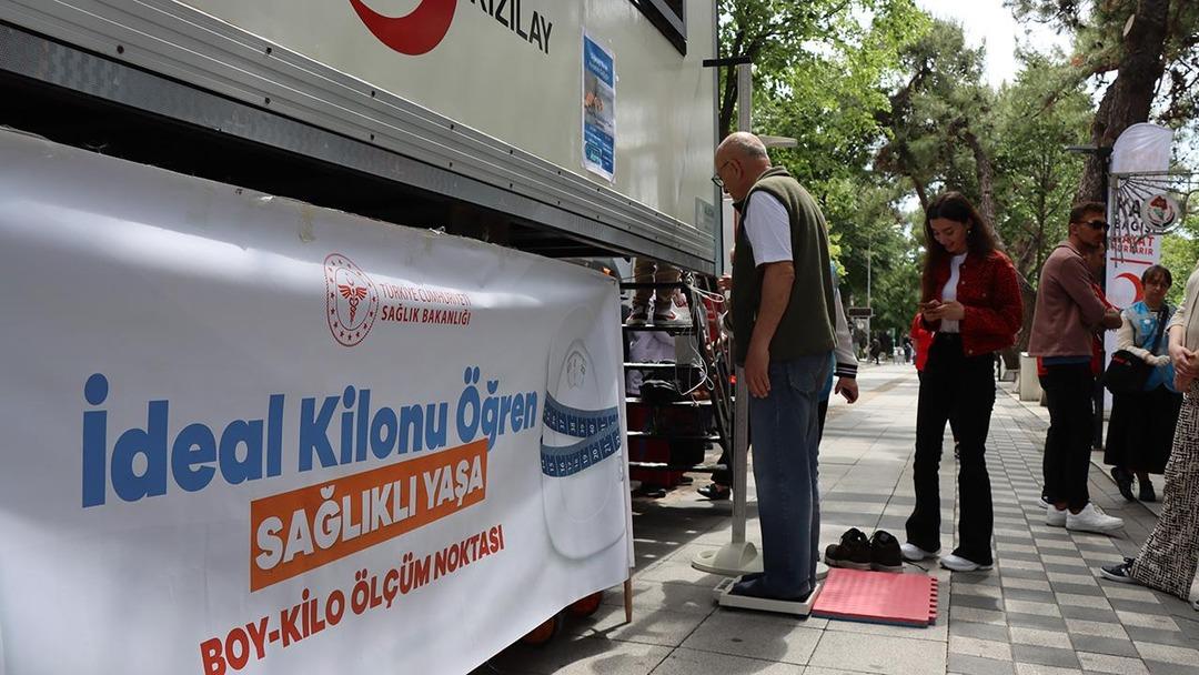     İdeal ağırlığı öğrenin, sağlıklı bir canlı kampanyada 6,5 ​​milyon kişi ölçüldü: 3,7 milyon kişi normal kilo aralığının ötesindedir ... 2