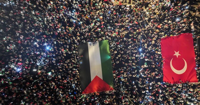 İstanbul’da “Gazze’ye Umut Işığı Ol” yürüyüşü