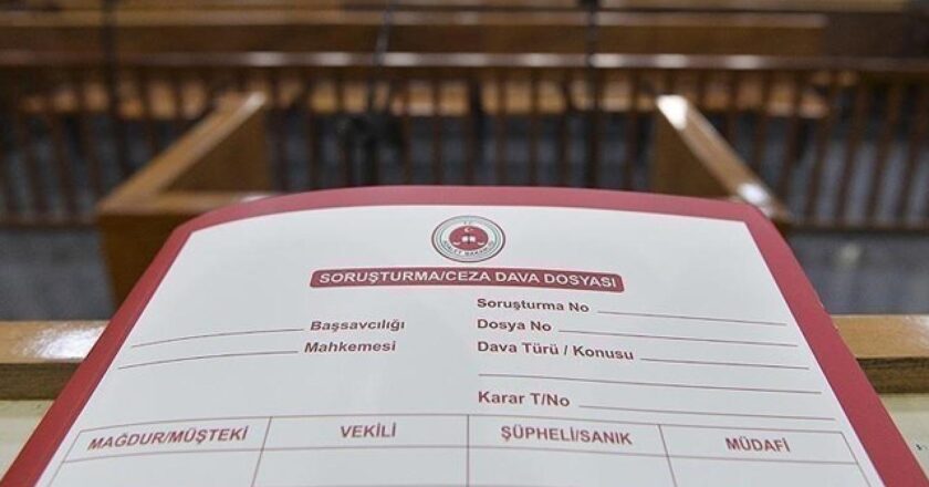 Türk bayrağı direğinde yapılan uygunsuz hareketlere soruşturma