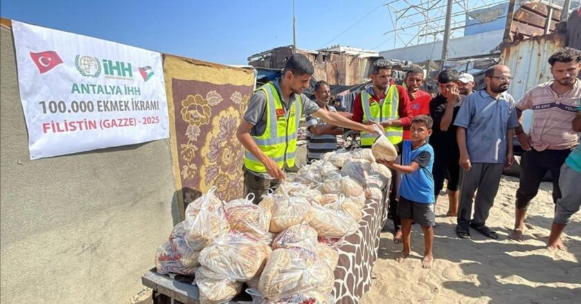 Antalya İHH, Gazze’ye 100 bin ekmek desteği sağladı
