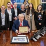 Trump, serbest bırakılan İsrailli esirler ve aileleriyle Beyaz Saray’da bir araya geldi