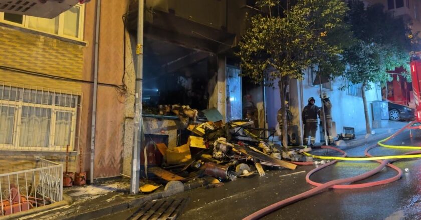 Bağcılar’da iş yerinde çıkan yangında 1 kişi yaralandı