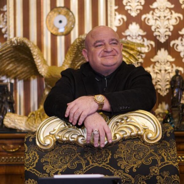 Girişimci lider Moiz Mitrani: Nitelikli triko iplik üretiminden Uluslararası Finansa Uzanan Etkileyici kariyer serüveni